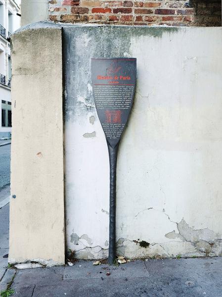 Panel informativo de la historia de La Ruche, en  Montparnasse.