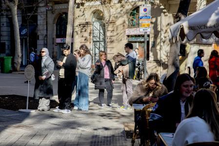 En barrios como el Eixample proliferan negocios orientados a turistas y expats
