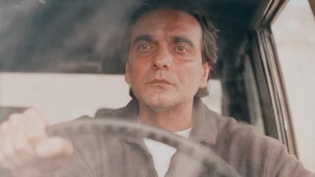 Homayoun Ershadi, en 'El sabor de las cerezas' (1997), célebre película del desaparecido Abbas Kiarostami