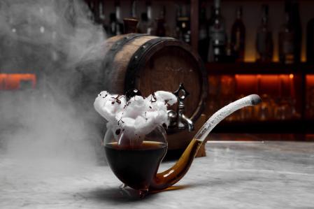 Cóctel 'Solera Presidente', con ron añejo, vermut, oloroso, licor de banana, amaro añejado