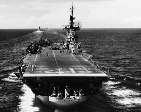 El portaaviones USS Boxer frente a las costas de Corea, 1953