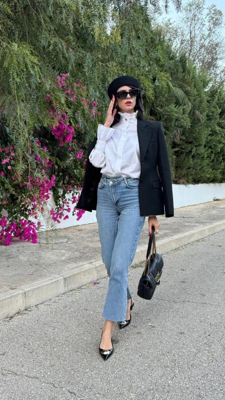 Ángeles con blazer negra y camisa blanca porque son colores aceptados en su colorimetría 