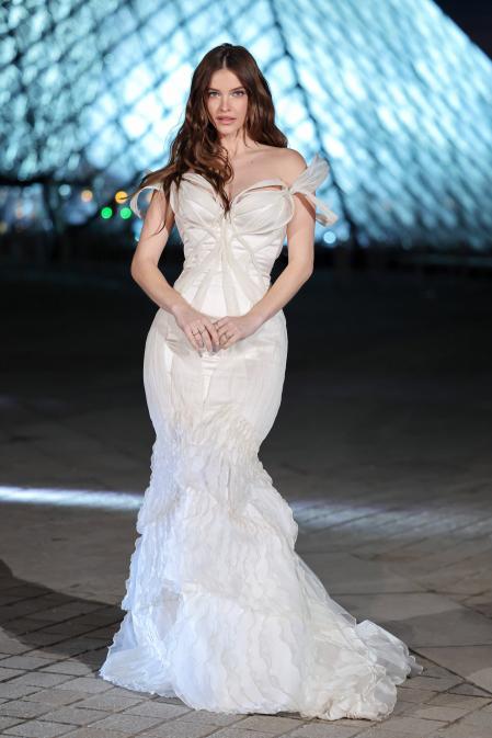 Barbara Palvin con su estilismo en Le Grand Dîner du Louvre