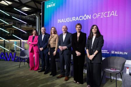 Las autoridades durante la inauguración del Bwaw 2026 