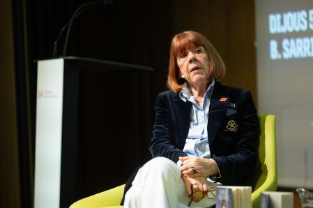 Gisèle Pelicot ,víctima de abusos sexuales, en un momento de la presentación de su libro en Barcelona