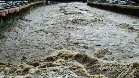 El Ges baja crecido por Torelló.