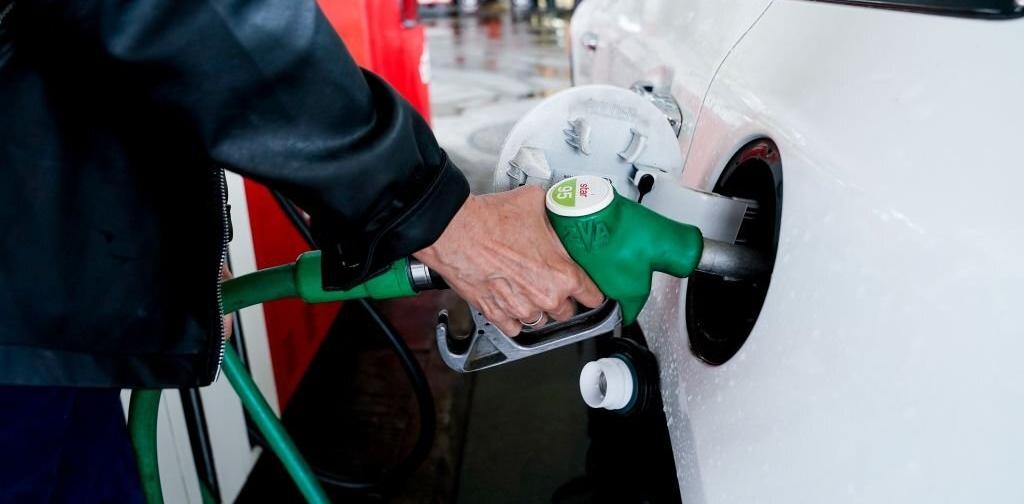 Estas son las mejores tarjetas con descuentos en gasolina