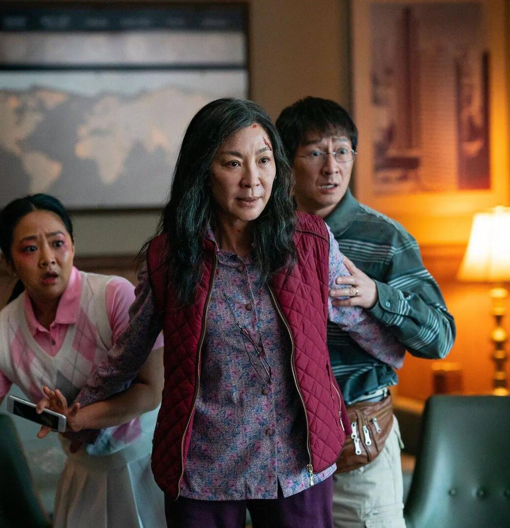 Todo a la vez en todas partes: Un divertimento chiflado