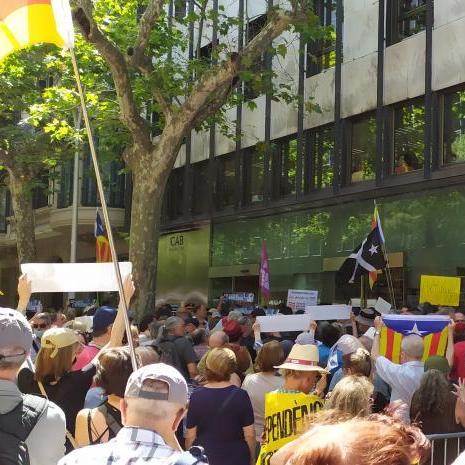 Protesta independentista ante el ICAB por la presencia del juez Marchena en una conferencia