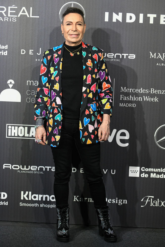 El Maestro Joao posa en photocall en el desfile de Ágatha Ruiz de la Prada