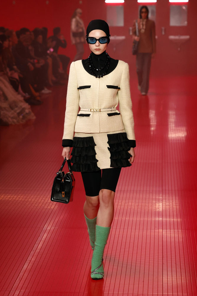 MILAN, ITALY - FEBRUARY 28: A model walks the runway at the Moschino fashion show during the Milan Fashion Week - Womenswear Fall/Winter 2025/2026 on February 28, 2025 in Milan, Italy. (Photo by Justin Shin/Getty Images)