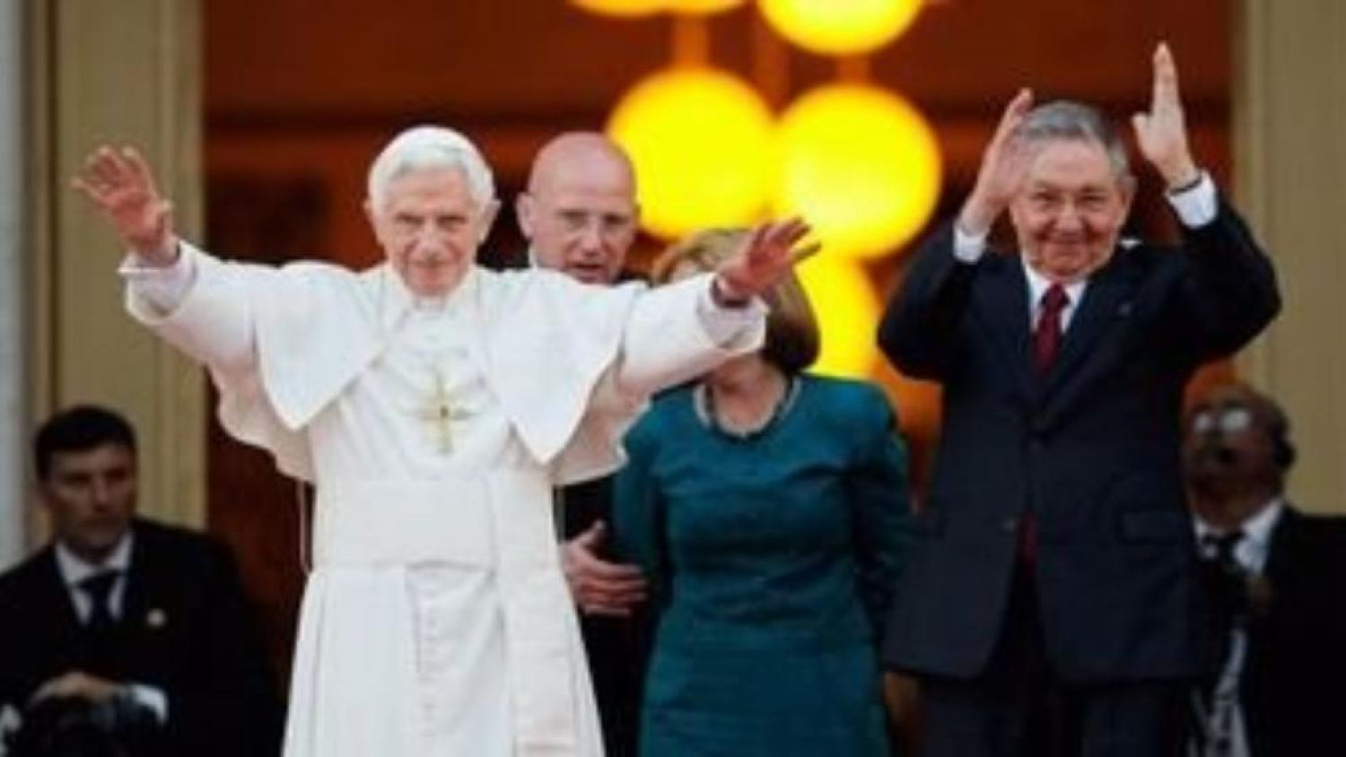 El papa Benedicto XVI y Raúl Castro en el Palacio de la Revolución de la Habana