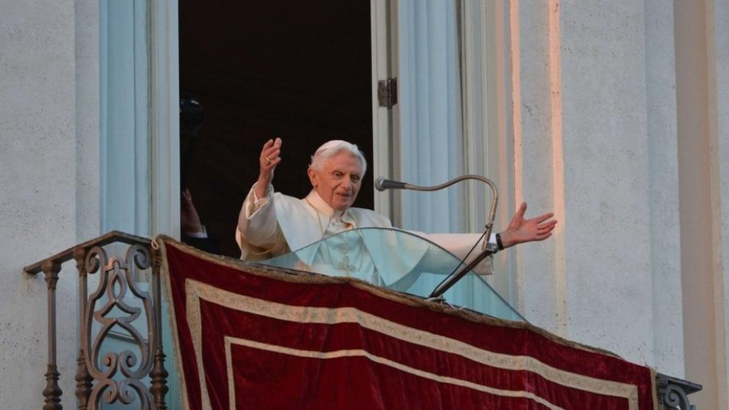 Benedicto XVI pronuncia sus últimas palabras como Papa