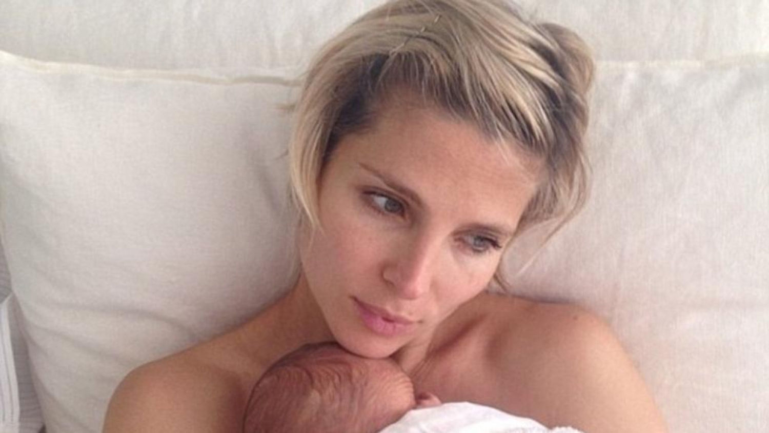 Elsa Pataky con uno de sus bebés recién nacidos