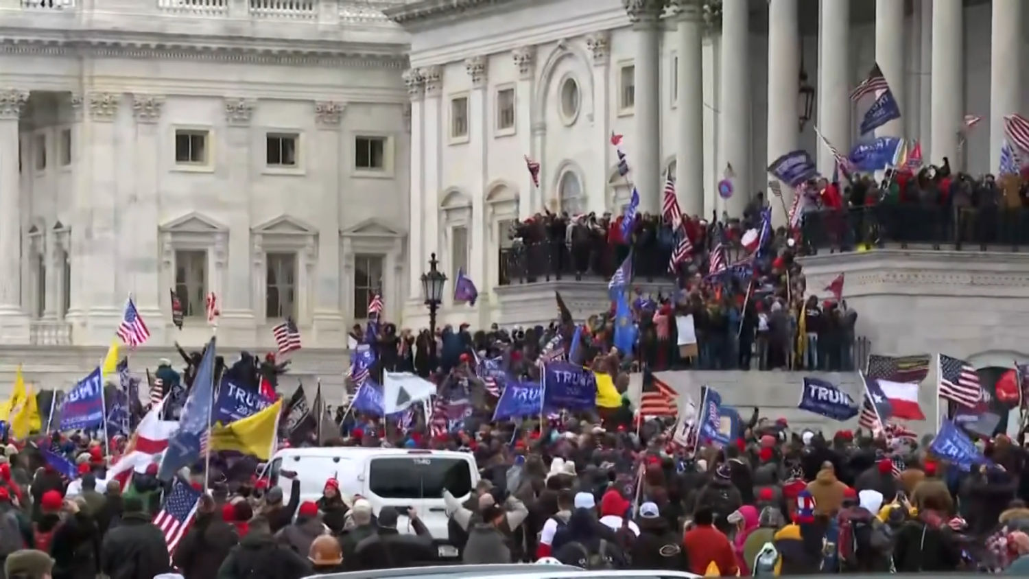 Partidarios de Trump asaltan el Capitolio