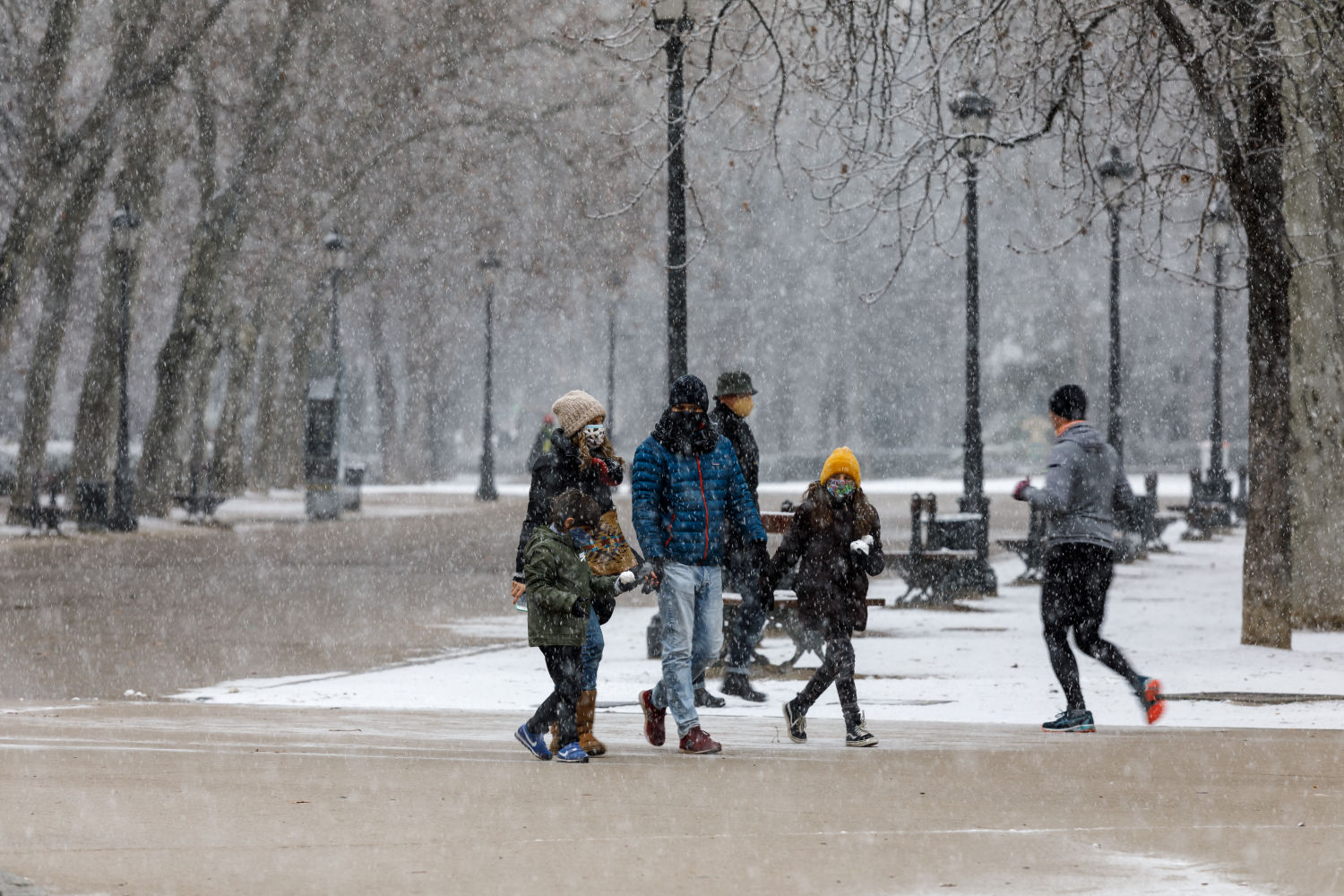 Llega la nieve cuando se retira la Navidad