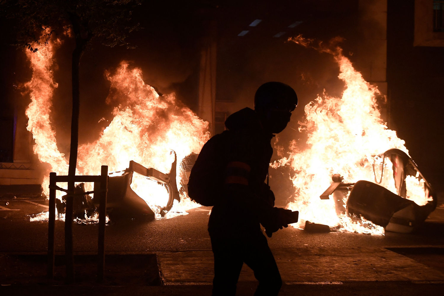 Flames rise during clashes between protesters and Catalan regional police forces Mossos d'Esquadra after a demonstration against the arrest of Spanish rapper Pablo Hasel in Barcelona on February 16, 2021. - Spanish police stormed a university to arrest the rapper barricaded inside after being sentenced to nine months' jail over tweets attacking the monarchy and the police in a case denounced as an attack on freedom of speech. (Photo by Josep LAGO / AFP)