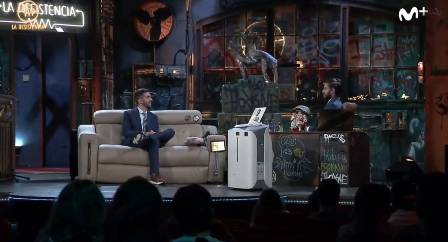 Maxi Iglesias se convierte en David Broncano en 'La resistencia'