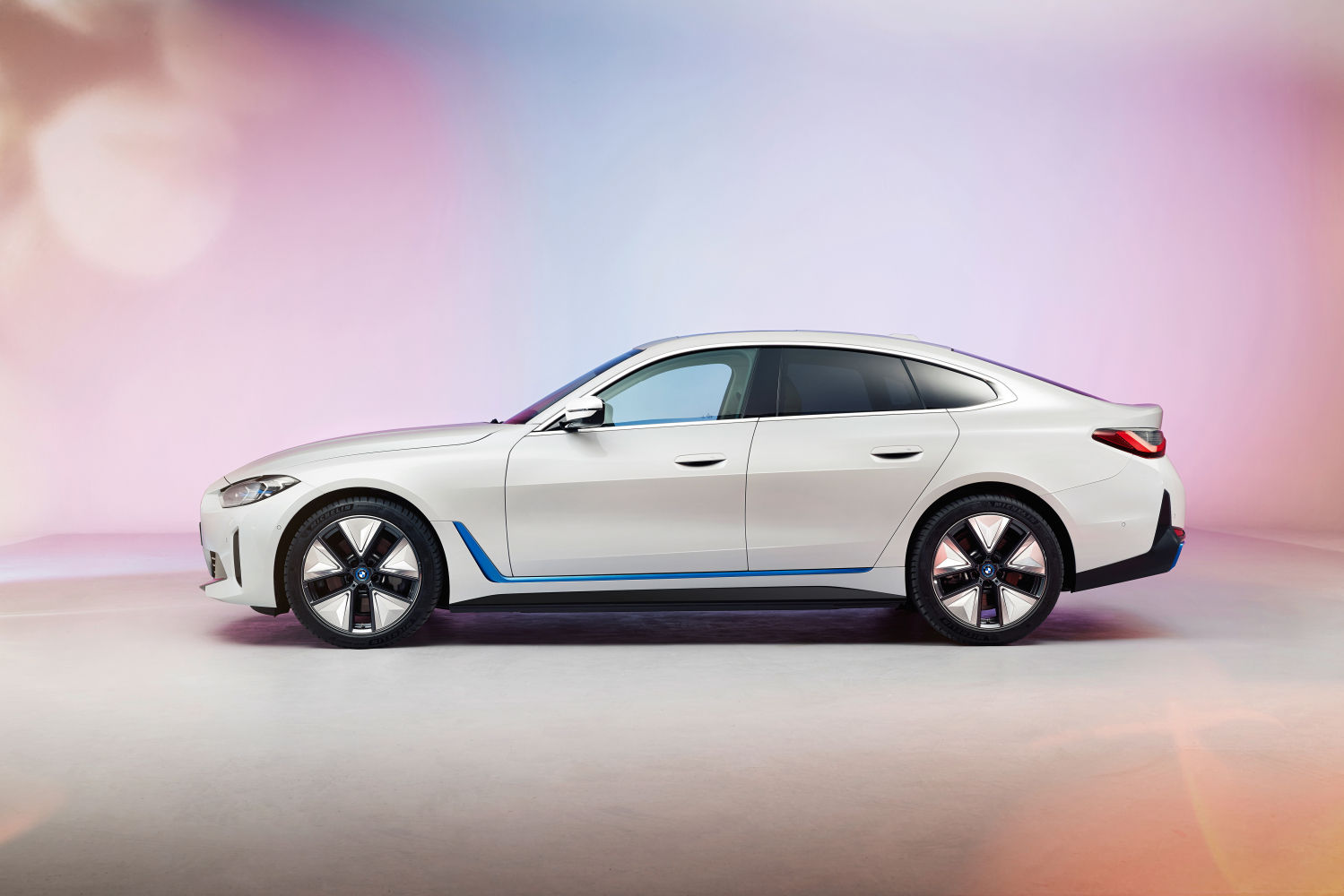 BMW i4, un gran coupé de 4 puertas totalmente eléctrico que llegará al mercado en el transcurso de 2021.