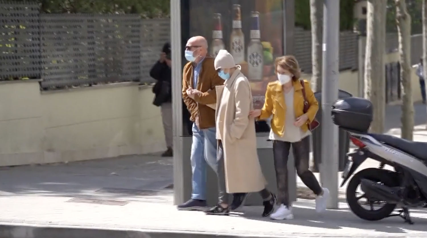 MIla Ximénez sale a la calle