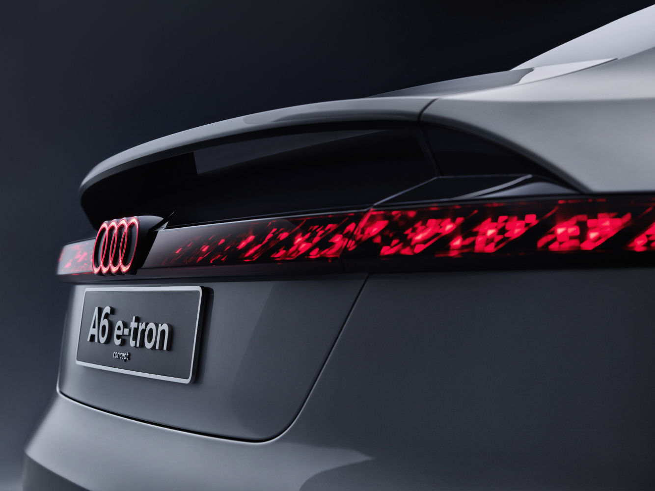 El A6 e-tron Concept permite crear variaciones personalizables de firmas luminosas digitales