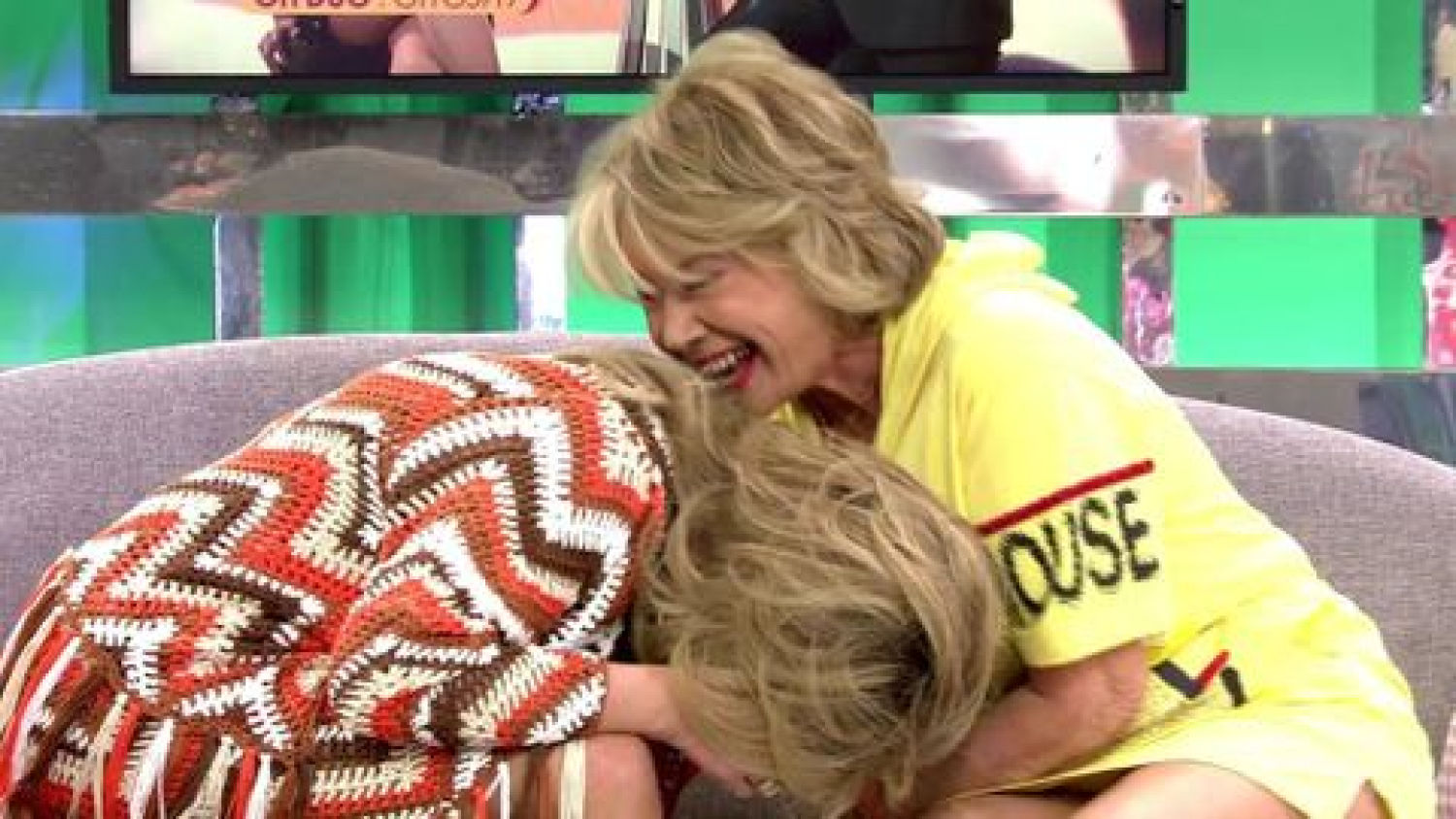 Mila Ximénez y Lydia Lozano sufren un ataque de risa en directo.