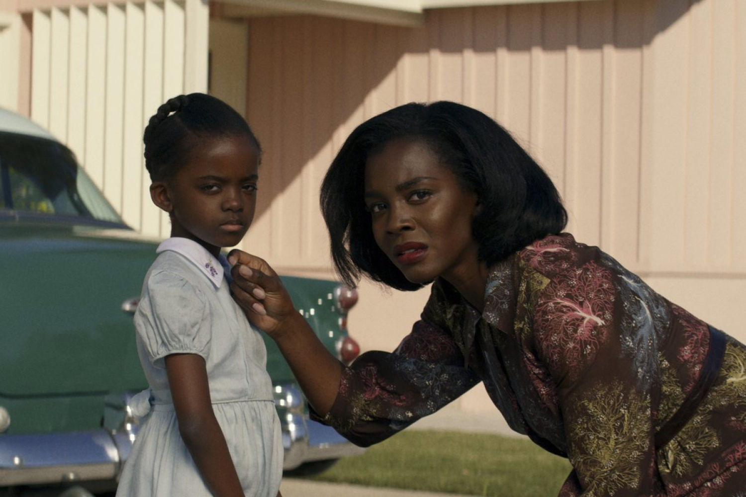 Una casa encantada, presencias diabólicas y vecinos racistas. 'Them' de Little Marin tiene un quinto episodio que hiela la sangre. En Amazon Prime Video.