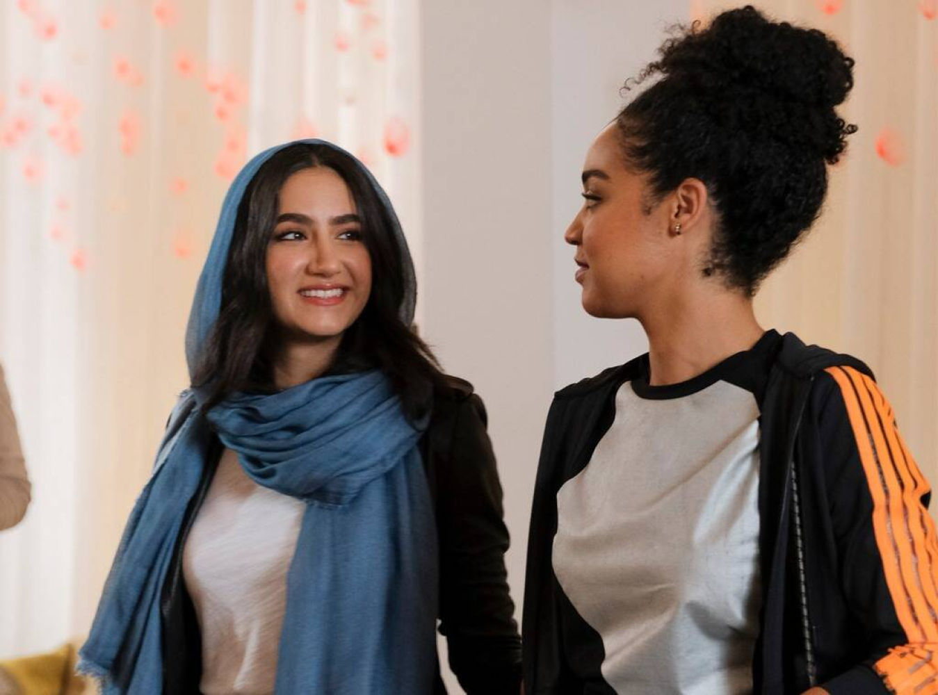 La relación de Adena y Kat en 'The Bold Type' bien merece un vistazo en Netflix.