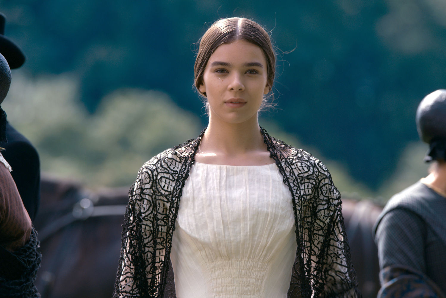 La serie 'Dickinson' habla de la poeta Emily Dickinson y no le falta una trama principal lésbica.