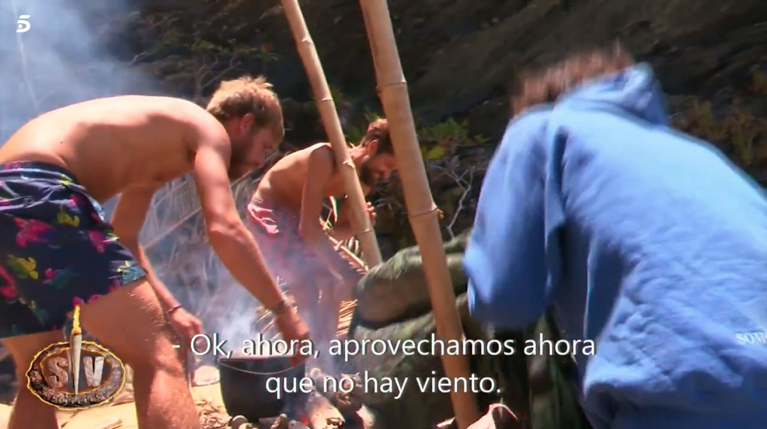 El viento dispersa las brasas en 'Supervivientes' y genera el caos entre los concursantes