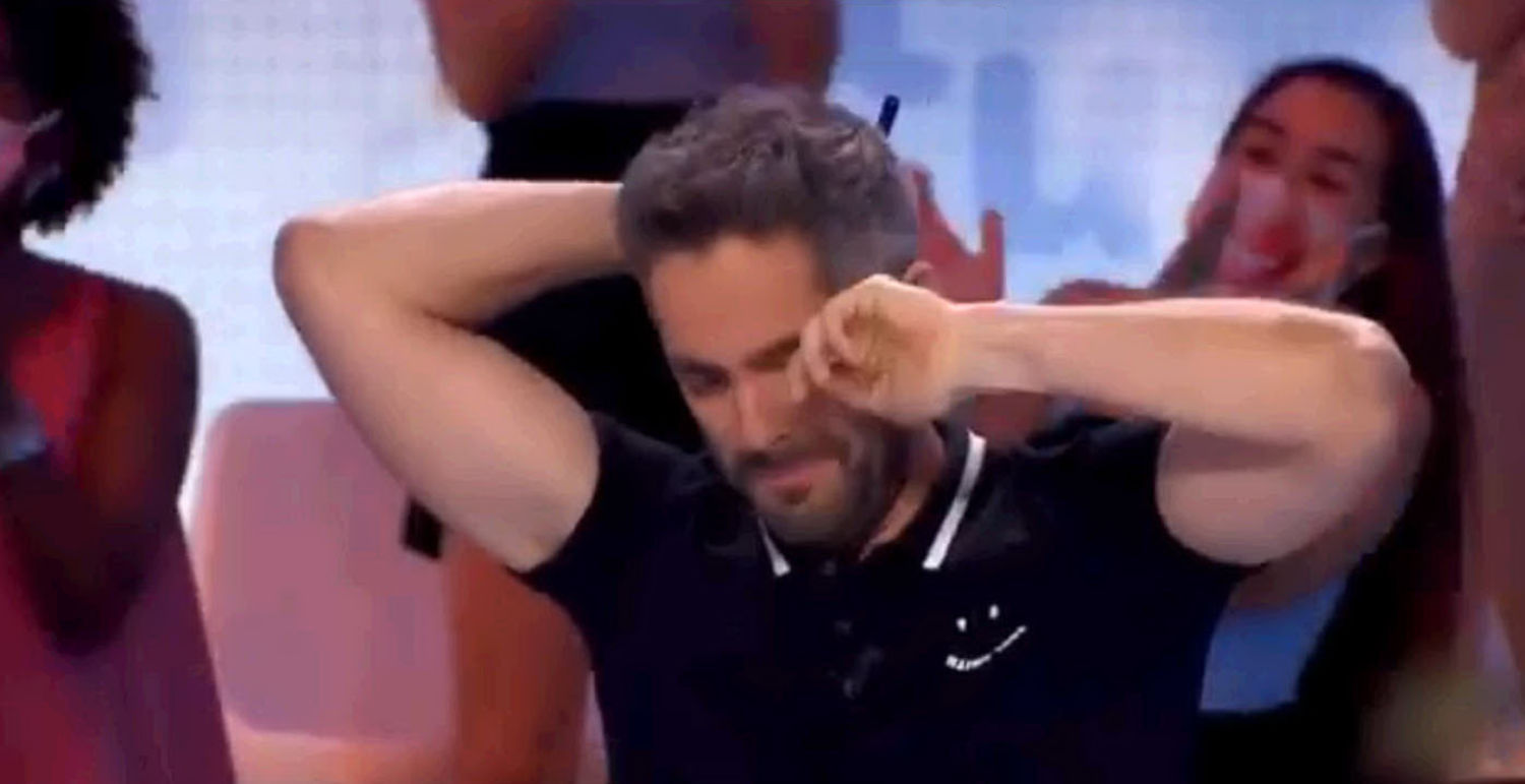 Roberto Leal llora con el triunfo de Pablo Díaz en 'Pasapalabra'.