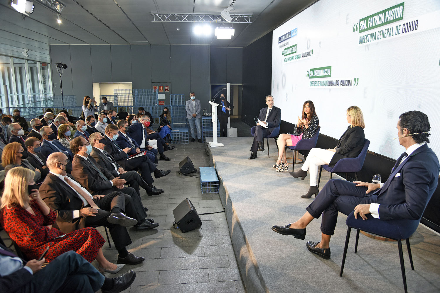 Un momento del debate con los ponentes, en el Veles e Vents de València