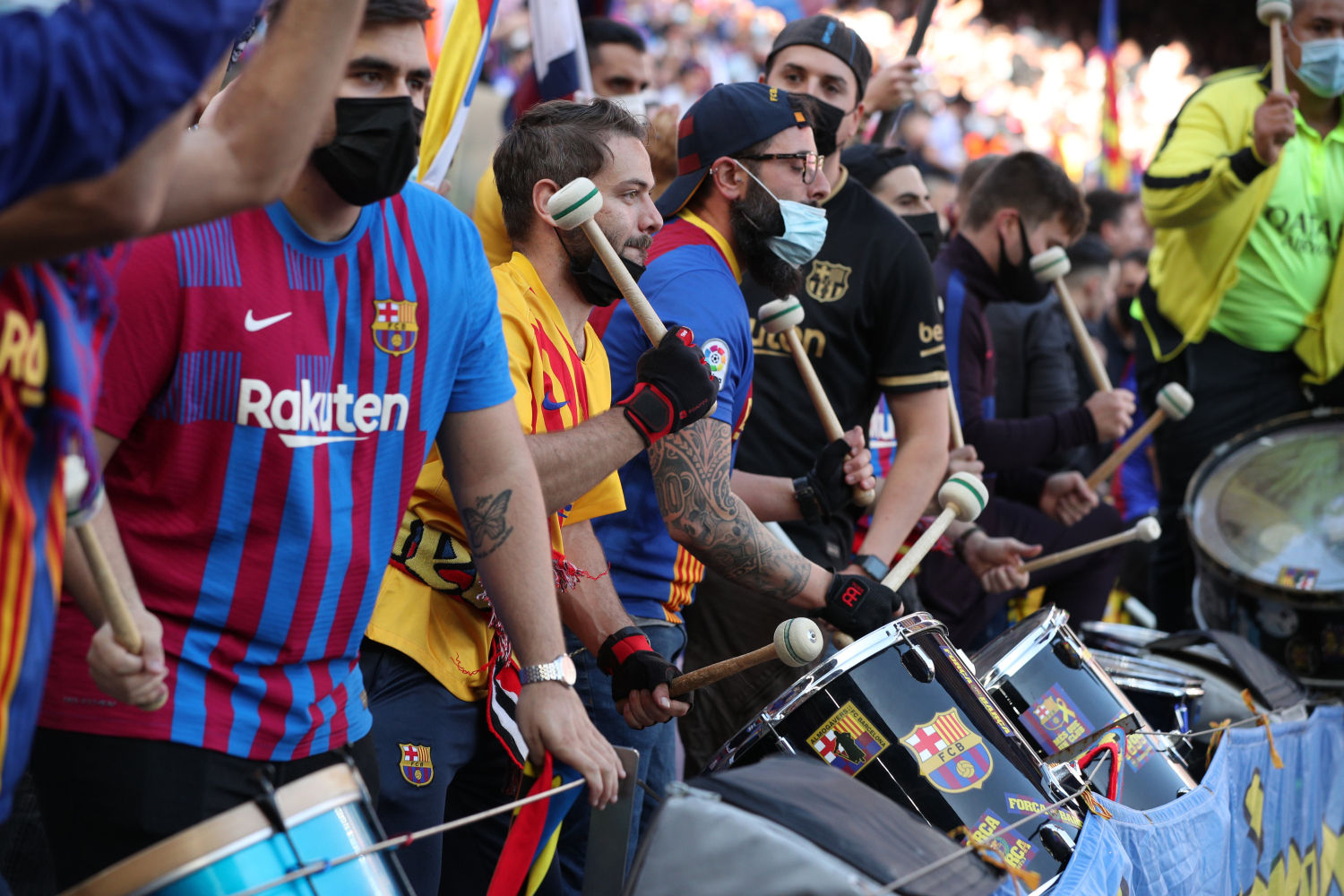 La afición del Barça ha vuelto a vivir un clásico con público en el Camp Nou, sin cesar de animar a sus jugadores