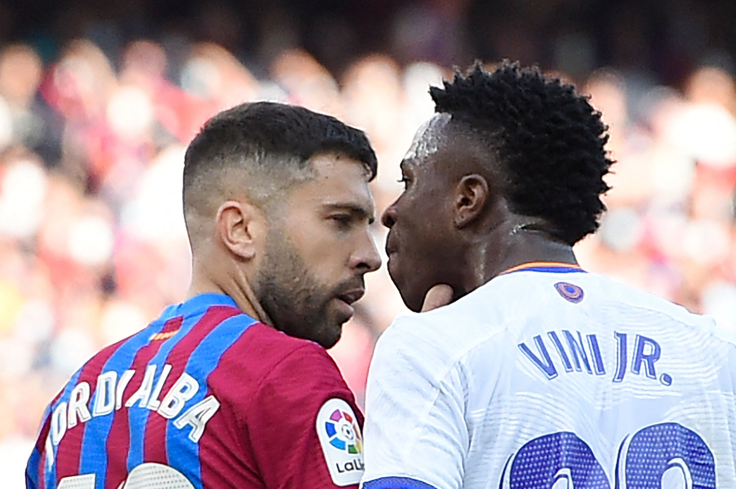 Los clásicos siempre son partidos de mucha tensión, como la que han protagonizado Jordi Alba y Vinícius Junior