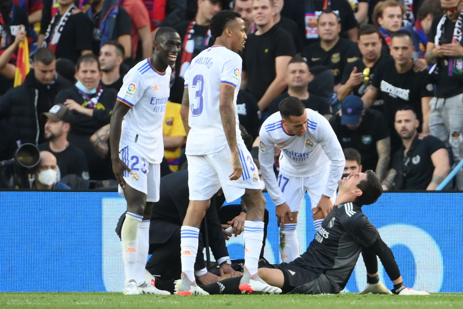 El susto del partido lo ha protagonizado Thibaut Courtois en los minutos finales, al acusar molestias en su rodilla