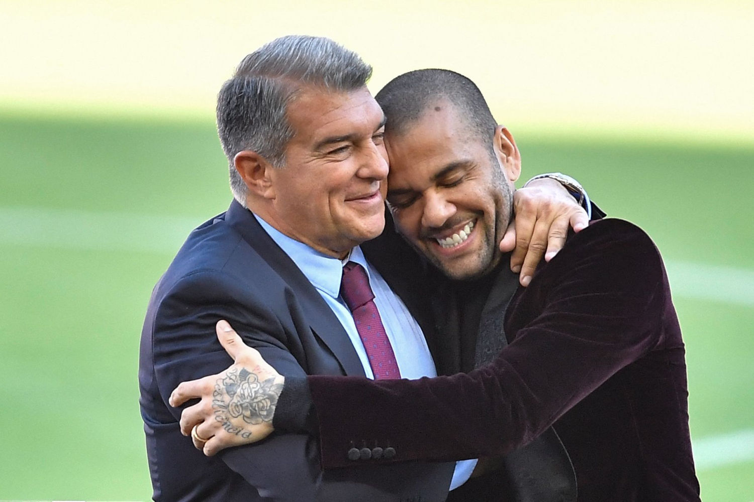 El presidente Laporta y Alves se han mostrado su afecto durante todo el acto