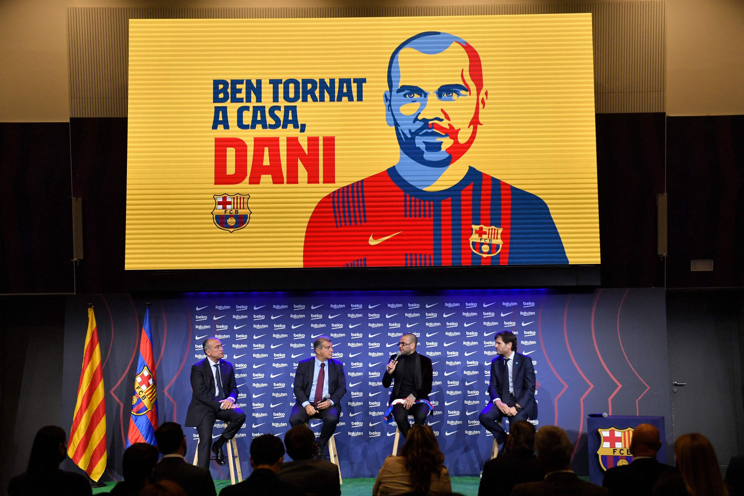 Rafael Yuste y Mateu Alemany han acompañado a Laporta y Alves ante los medios