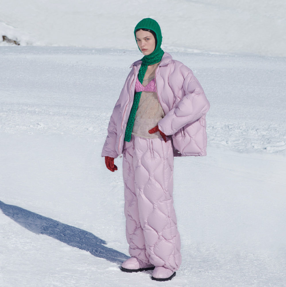 La italiana Miu Miu presentó sus nuevos looks para la nieve en el exclusivo resort de esquí de Cortina d’Ampezzo
