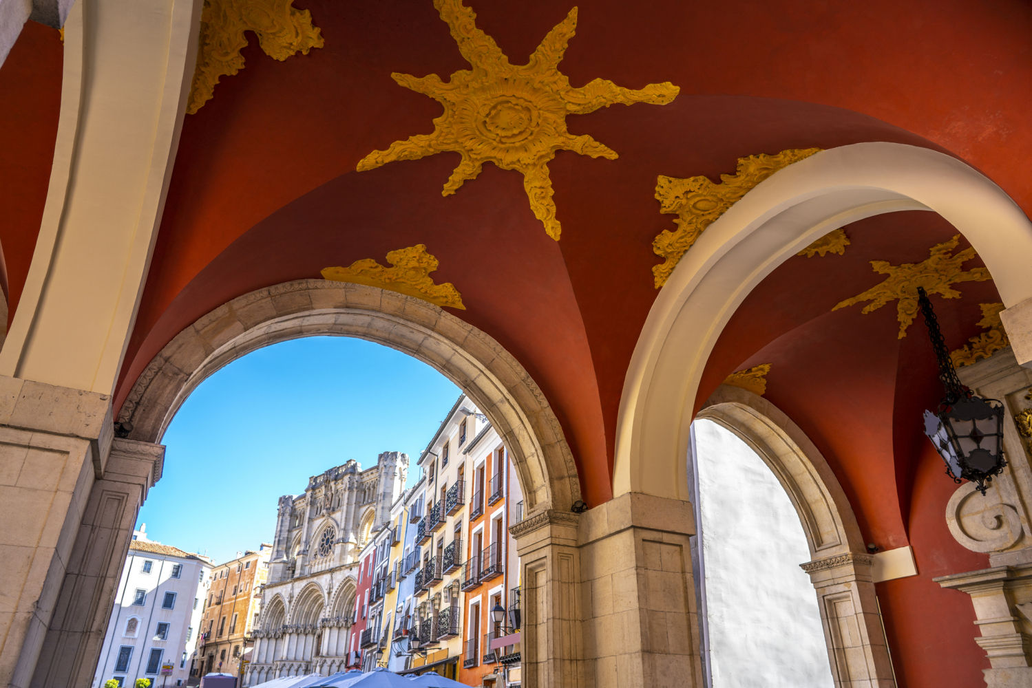 Arcos del Ayuntamiento con vistas a la plaza Mayor de Cuenca