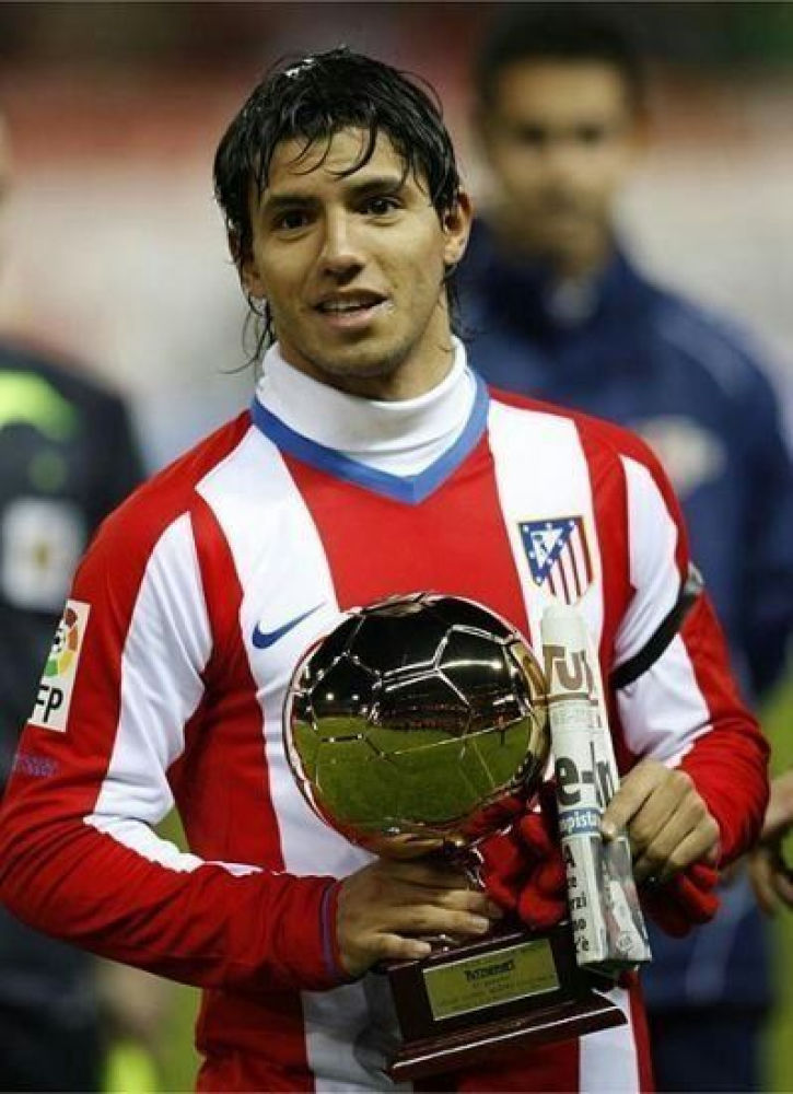 En 2007 ganó el premio Golden Boy como futbolista más prometedor del año