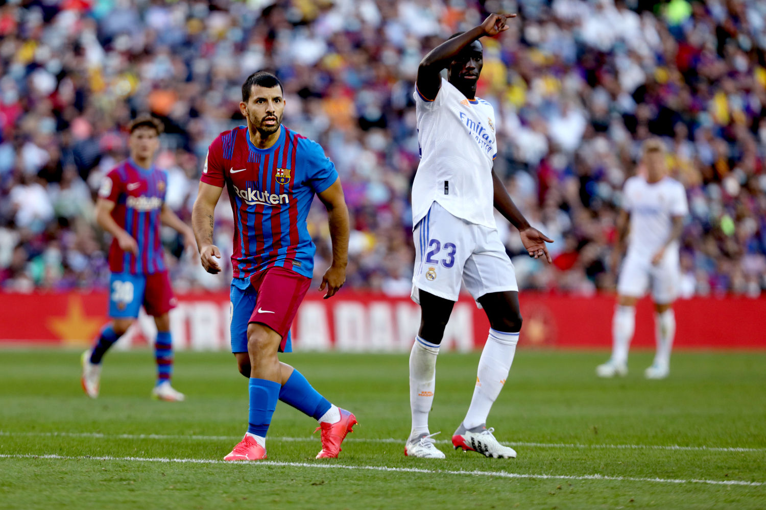 El último clásico disputado por Agüero el pasado octubre