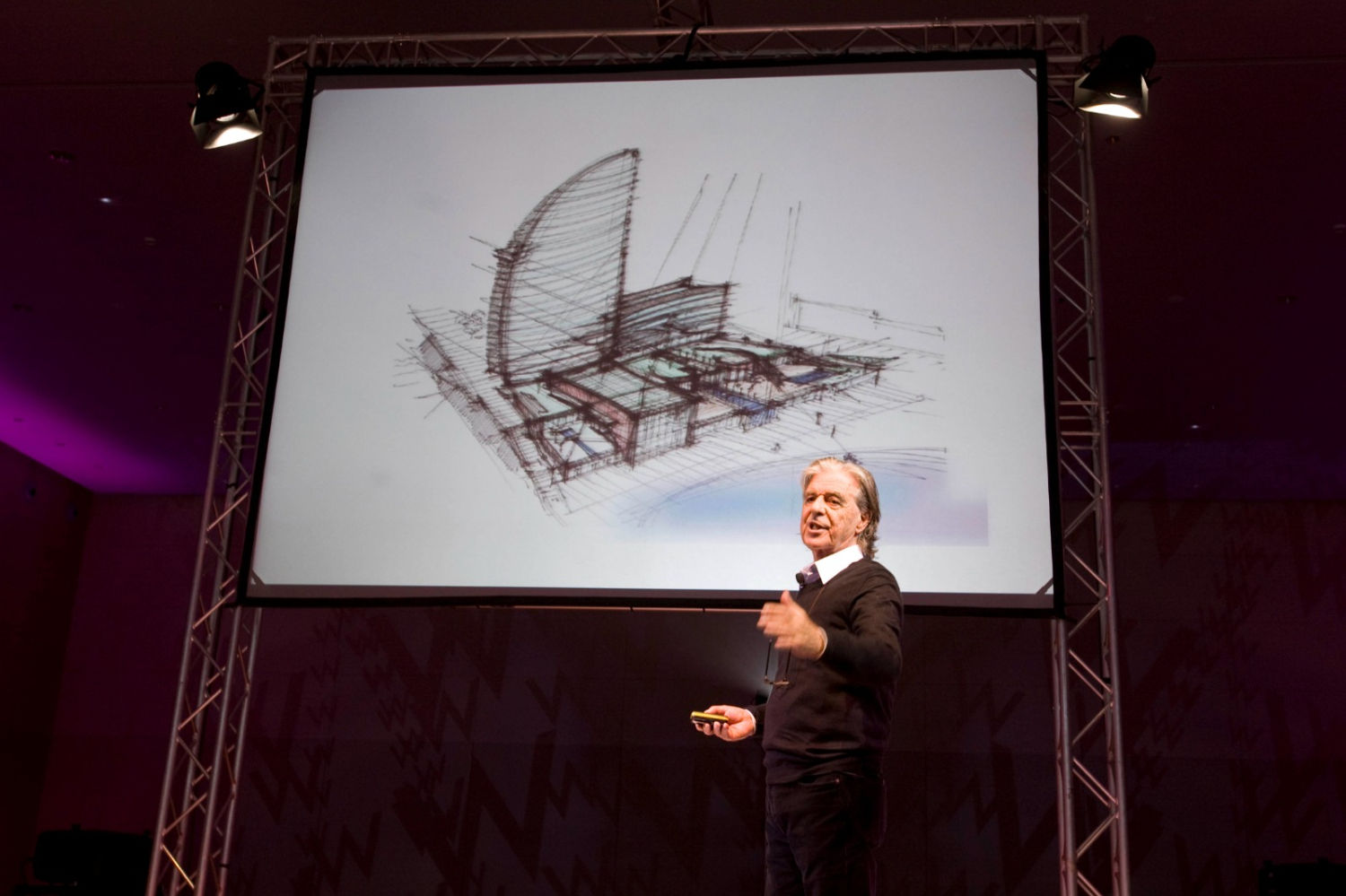 Ricardo Bofill presentando el hotel W Barcelona