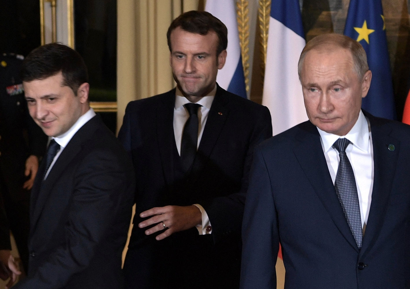 Los presidentes Volodymyr Zelensky, Emmanuel Macron y Vladimir Putin llegan para una reunión sobre Ucrania con el canciller alemán en el Palacio del Elíseo, el 9 de diciembre de 2019 en París. (Alexey Nikolsky / SPUTNIK / AFP)