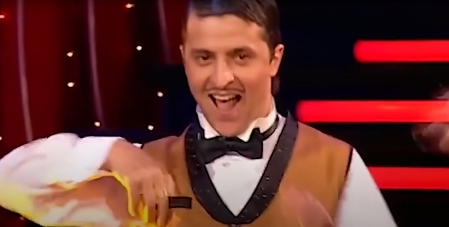 El presidente Volodymyr Zelensky en su participación en el programa Dancing With The Stars de la televisión ucraniana antes de su carrera política en 2006 (BBC)