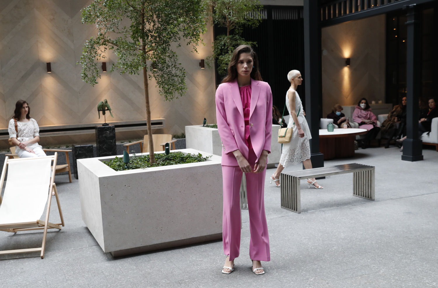 Las nuevas creaciones de Roberto Verino desfilan en la Semana de la Moda de Madrid