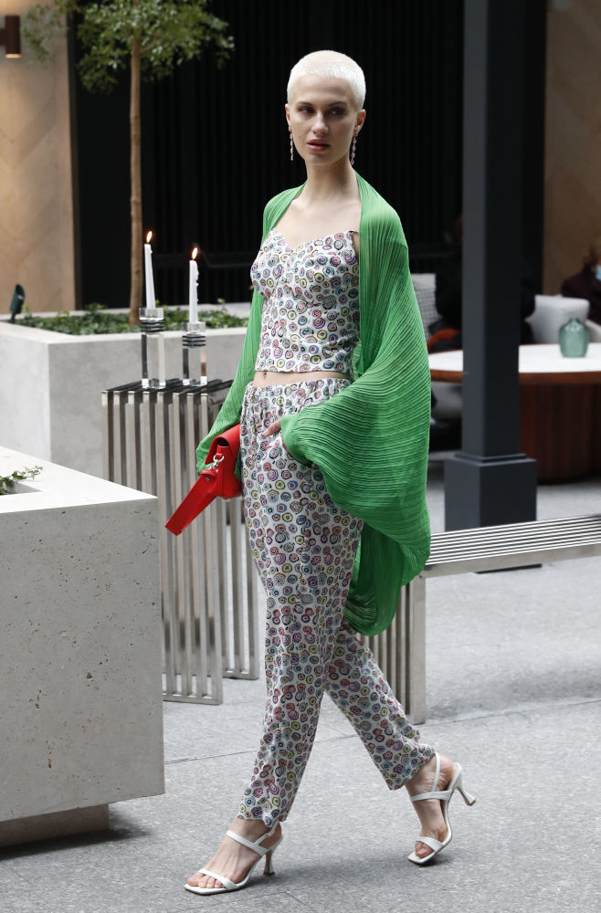 Las nuevas creaciones de Roberto Verino desfilan en la Semana de la Moda de Madrid