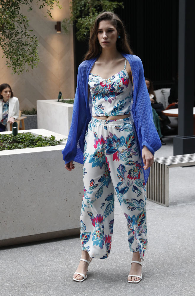 Las nuevas creaciones de Roberto Verino desfilan en la Semana de la Moda de Madrid