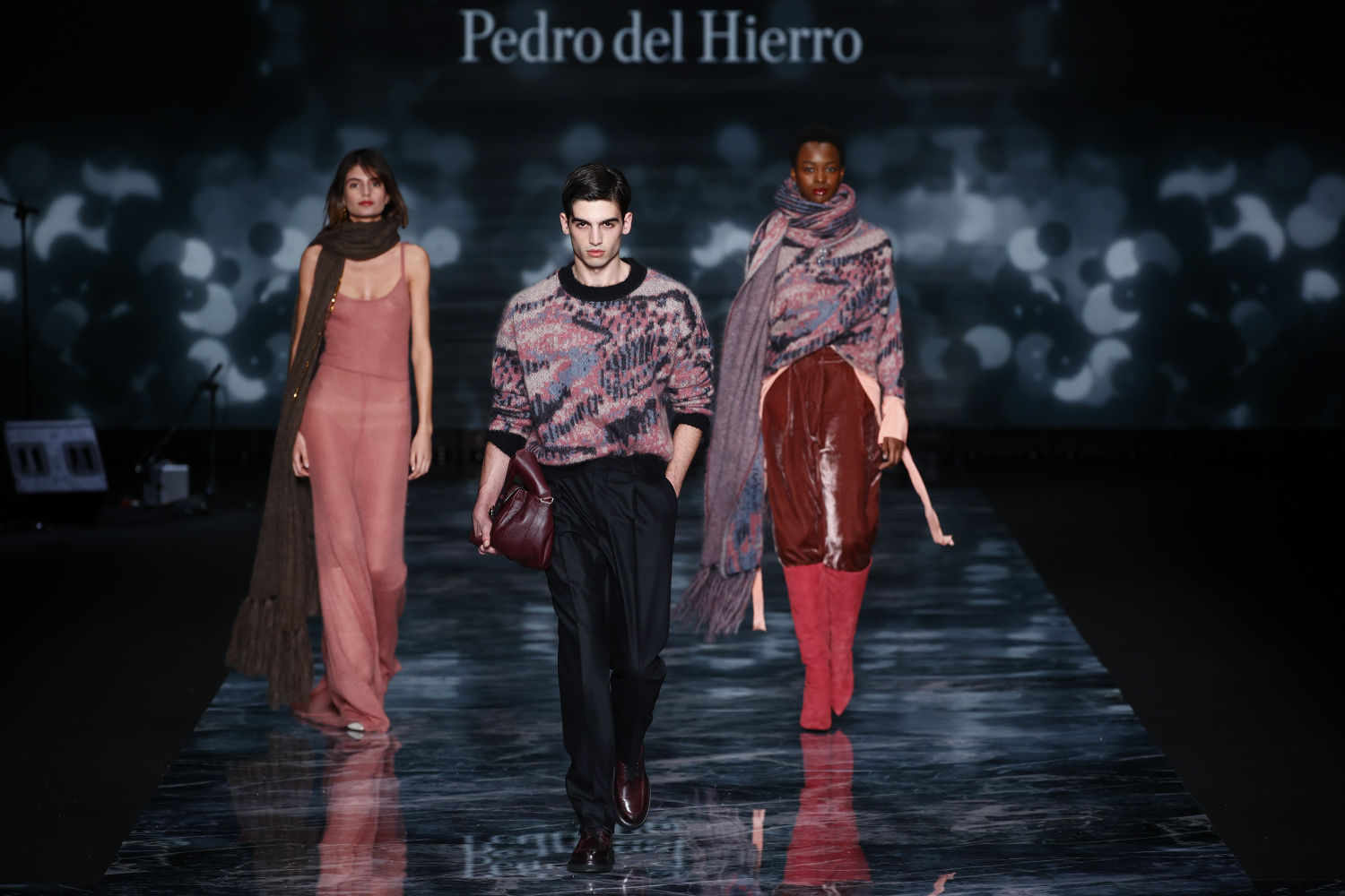 Modelos lucen las nuevas creaciones de Pedro del Hierro en la Semana de la moda de Madrid