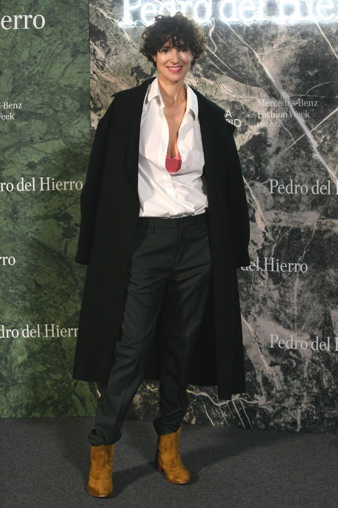 La modelo Natalia López posa en el photocall del desfile de Pedro del Hierro