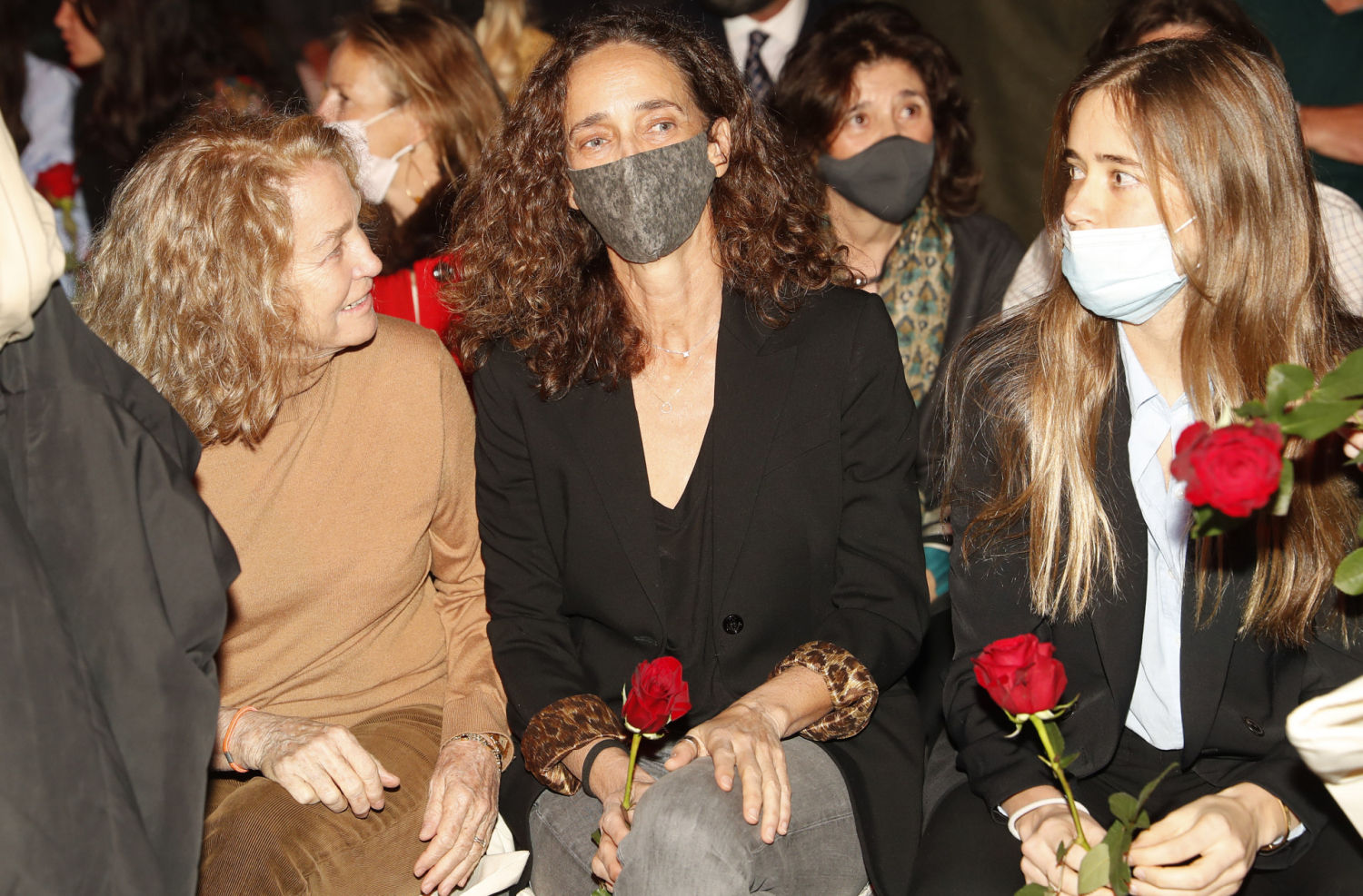 Maria y Blanca Suelves en el desfile de Ynesuelves, que debutó en la pasarela